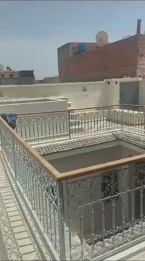 Terrasse et garde-corps au-dessus du patio