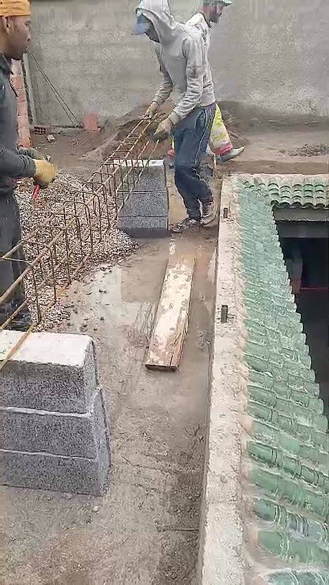 Pose de tuiles vernissées vertes