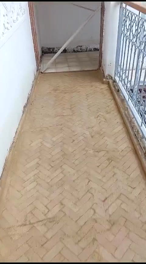 Sol en bejmat posé en chevrons