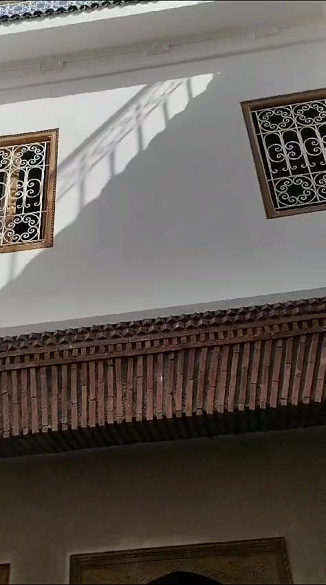 Patio vu de l’étage, frise en bois